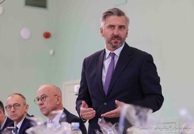 Uczestnicy obrad Lubuskiej Rady Doradczej ds. Rozwoju Regionu w zrewitalizowanym Barokowym Dworze w Zielonej Górze-Ochli. Spotkanie zorganizowano z inicjatywy marszałka Marcina Jabłońskiego 