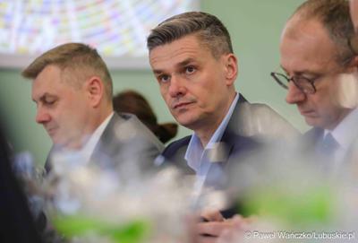 Uczestnicy obrad Lubuskiej Rady Doradczej ds. Rozwoju Regionu w zrewitalizowanym Barokowym Dworze w Zielonej Górze-Ochli. Spotkanie zorganizowano z inicjatywy marszałka Marcina Jabłońskiego 