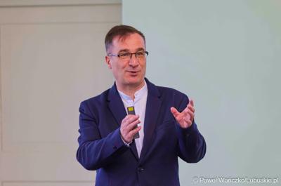 Uczestnicy obrad Lubuskiej Rady Doradczej ds. Rozwoju Regionu w zrewitalizowanym Barokowym Dworze w Zielonej Górze-Ochli. Spotkanie zorganizowano z inicjatywy marszałka Marcina Jabłońskiego 