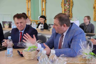 Uczestnicy obrad Lubuskiej Rady Doradczej ds. Rozwoju Regionu w zrewitalizowanym Barokowym Dworze w Zielonej Górze-Ochli. Spotkanie zorganizowano z inicjatywy marszałka Marcina Jabłońskiego 