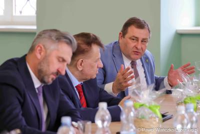 Uczestnicy obrad Lubuskiej Rady Doradczej ds. Rozwoju Regionu w zrewitalizowanym Barokowym Dworze w Zielonej Górze-Ochli. Spotkanie zorganizowano z inicjatywy marszałka Marcina Jabłońskiego 