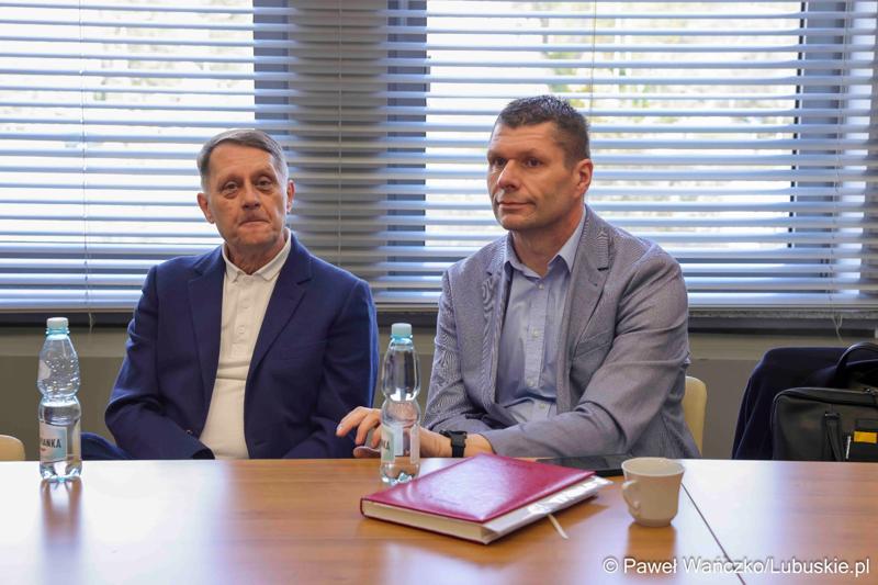 Uczestnicy konferencji prasowej związanej z rozstrzygnięciem przez Zarząd Województwa Lubuskiego otwartego konkursu ofert na wsparcie realizacji zadań publicznych w obszarze kultury fizycznej