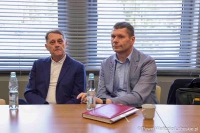 Uczestnicy konferencji prasowej związanej z rozstrzygnięciem przez Zarząd Województwa Lubuskiego otwartego konkursu ofert na wsparcie realizacji zadań publicznych w obszarze kultury fizycznej