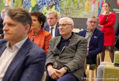 Uczestnicy konferencji prasowej związanej z rozstrzygnięciem przez Zarząd Województwa Lubuskiego otwartego konkursu ofert na wsparcie realizacji zadań publicznych w obszarze kultury fizycznej