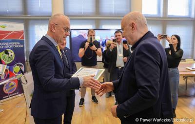 Uczestnicy konferencji prasowej związanej z rozstrzygnięciem przez Zarząd Województwa Lubuskiego otwartego konkursu ofert na wsparcie realizacji zadań publicznych w obszarze kultury fizycznej