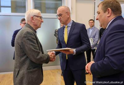 Uczestnicy konferencji prasowej związanej z rozstrzygnięciem przez Zarząd Województwa Lubuskiego otwartego konkursu ofert na wsparcie realizacji zadań publicznych w obszarze kultury fizycznej