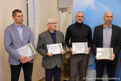 Uczestnicy konferencji prasowej związanej z rozstrzygnięciem przez Zarząd Województwa Lubuskiego otwartego konkursu ofert na wsparcie realizacji zadań publicznych w obszarze kultury fizycznej