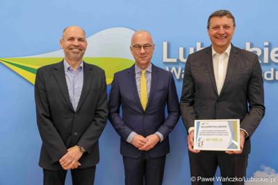 Uczestnicy konferencji prasowej związanej z rozstrzygnięciem przez Zarząd Województwa Lubuskiego otwartego konkursu ofert na wsparcie realizacji zadań publicznych w obszarze kultury fizycznej
