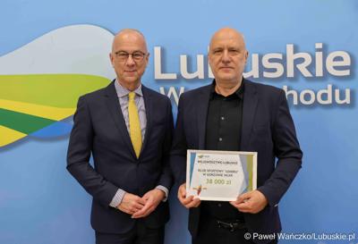 Uczestnicy konferencji prasowej związanej z rozstrzygnięciem przez Zarząd Województwa Lubuskiego otwartego konkursu ofert na wsparcie realizacji zadań publicznych w obszarze kultury fizycznej