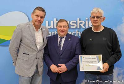 Uczestnicy konferencji prasowej związanej z rozstrzygnięciem przez Zarząd Województwa Lubuskiego otwartego konkursu ofert na wsparcie realizacji zadań publicznych w obszarze kultury fizycznej
