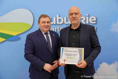 Uczestnicy konferencji prasowej związanej z rozstrzygnięciem przez Zarząd Województwa Lubuskiego otwartego konkursu ofert na wsparcie realizacji zadań publicznych w obszarze kultury fizycznej