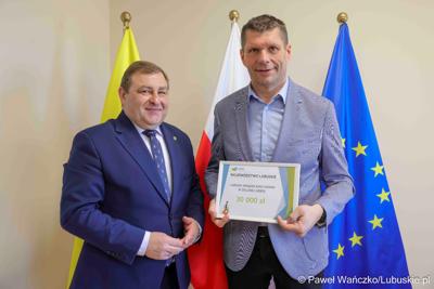 Uczestnicy konferencji prasowej związanej z rozstrzygnięciem przez Zarząd Województwa Lubuskiego otwartego konkursu ofert na wsparcie realizacji zadań publicznych w obszarze kultury fizycznej