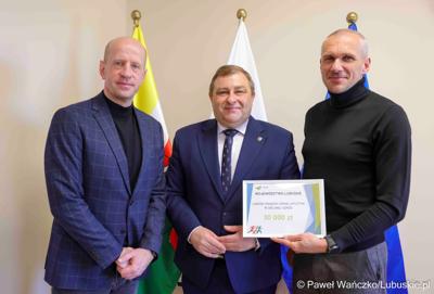 Uczestnicy konferencji prasowej związanej z rozstrzygnięciem przez Zarząd Województwa Lubuskiego otwartego konkursu ofert na wsparcie realizacji zadań publicznych w obszarze kultury fizycznej