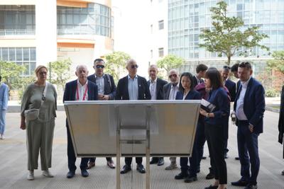 Wydarzenie „Misja gospodarcza do Chin, Hainan 11-17 kwietnia 2025 r.”, w której bierze udział 6 lubuskich przedsiębiorców z sektora MŚP, organizowane jest w ramach projektu pn.: „Przedsiębiorcze Lubuskie” finansowanego ze środków Programu Fundusze Europejskie dla Lubuskiego 2021-2027, Priorytet 1. Fundusze Europejskie dla lubuskiej gospodarki, Działanie 1.5 Rozwój przedsiębiorczości – dotacje, Typ VI – Tworzenie oferty dla biznesu – obsługa inwestora i eksportera. Celem projektu jest wzmacnianie rozwoju przedsiębiorczości i innowacji poprzez wspieranie trwałego wzrostu lubuskich przedsiębiorstw na arenie międzynarodowej w ramach tworzenia ofert dla biznesu.