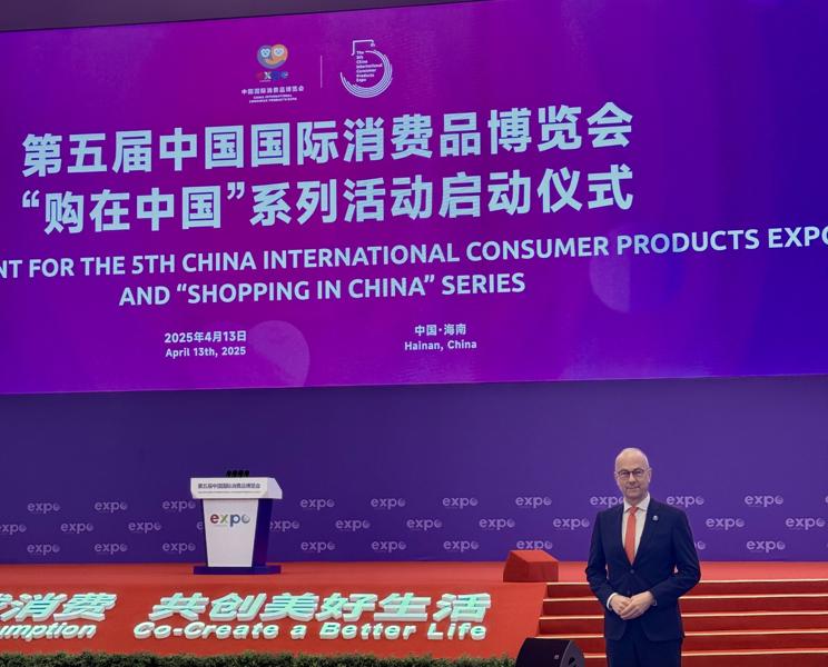Wydarzenie „Misja gospodarcza do Chin, Hainan 11-17 kwietnia 2025 r.”, w której bierze udział 6 lubuskich przedsiębiorców z sektora MŚP, organizowane jest w ramach projektu pn.: „Przedsiębiorcze Lubuskie” finansowanego ze środków Programu Fundusze Europejskie dla Lubuskiego 2021-2027, Priorytet 1. Fundusze Europejskie dla lubuskiej gospodarki, Działanie 1.5 Rozwój przedsiębiorczości – dotacje, Typ VI – Tworzenie oferty dla biznesu – obsługa inwestora i eksportera. Celem projektu jest wzmacnianie rozwoju przedsiębiorczości i innowacji poprzez wspieranie trwałego wzrostu lubuskich przedsiębiorstw na arenie międzynarodowej w ramach tworzenia ofert dla biznesu.