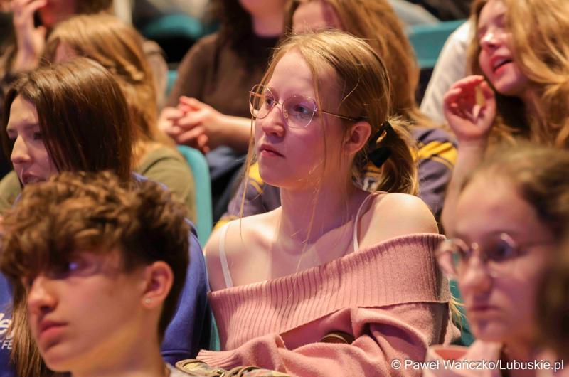 Uczestnicy konferencji "Europa okiem młodych" w zielonogórskim RCAK-u