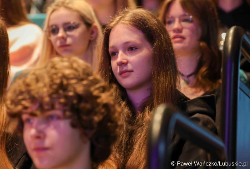 Uczestnicy konferencji "Europa okiem młodych" w zielonogórskim RCAK-u