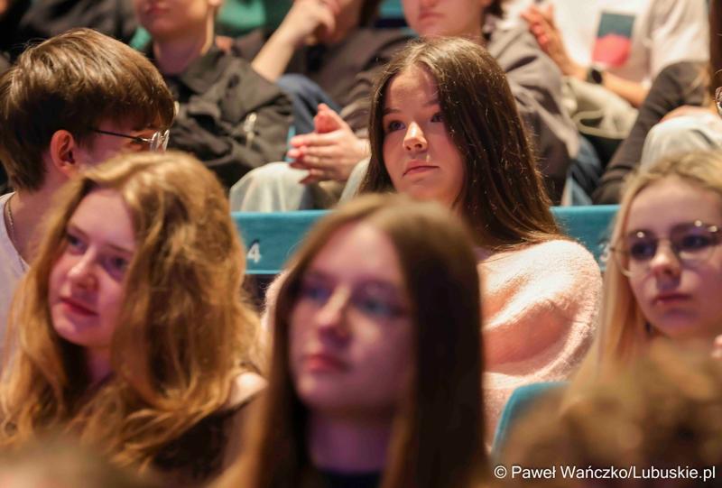 Uczestnicy konferencji "Europa okiem młodych" w zielonogórskim RCAK-u