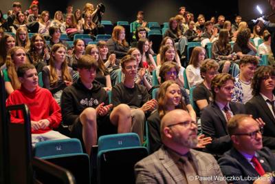 Uczestnicy konferencji "Europa okiem młodych" w zielonogórskim RCAK-u