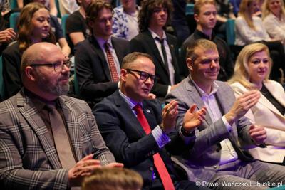 Uczestnicy konferencji "Europa okiem młodych" w zielonogórskim RCAK-u