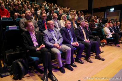 Uczestnicy konferencji "Europa okiem młodych" w zielonogórskim RCAK-u