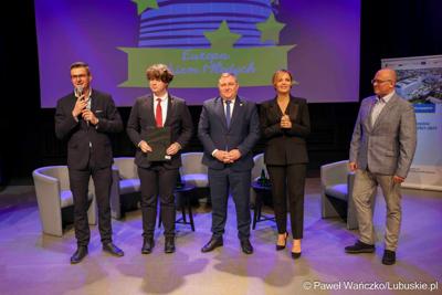 Uczestnicy konferencji "Europa okiem młodych" w zielonogórskim RCAK-u