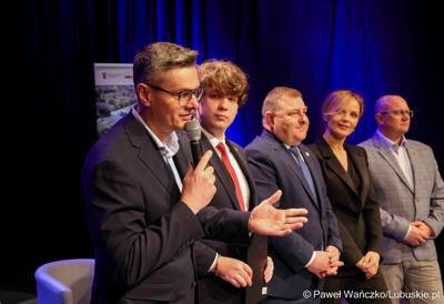 Uczestnicy konferencji "Europa okiem młodych" w zielonogórskim RCAK-u