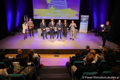 Uczestnicy konferencji "Europa okiem młodych" w zielonogórskim RCAK-u