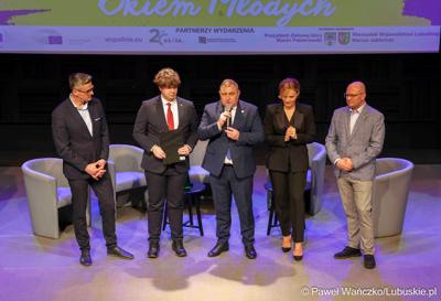 Uczestnicy konferencji "Europa okiem młodych" w zielonogórskim RCAK-u