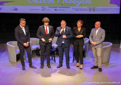 Uczestnicy konferencji "Europa okiem młodych" w zielonogórskim RCAK-u