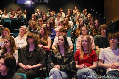 Uczestnicy konferencji "Europa okiem młodych" w zielonogórskim RCAK-u