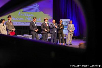 Uczestnicy konferencji "Europa okiem młodych" w zielonogórskim RCAK-u