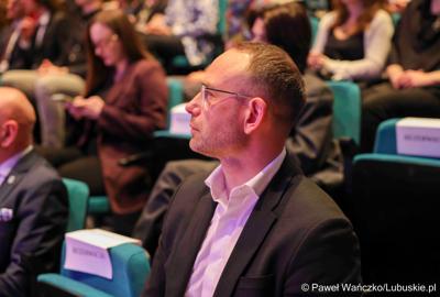 Uczestnicy konferencji "Europa okiem młodych" w zielonogórskim RCAK-u