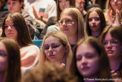 Uczestnicy konferencji "Europa okiem młodych" w zielonogórskim RCAK-u