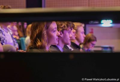 Uczestnicy konferencji "Europa okiem młodych" w zielonogórskim RCAK-u