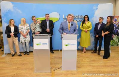 Wicemarszałek Województwa Lubuskiego Grzegorz Potęga przemawia podczas konferencji prasowej dot. rozstrzygnięcia otwartego konkursu ofert na wsparcie w 2025 roku realizacji zadań publicznych Województwa Lubuskiego w obszarze promocji województwa, w zakresie kultury, sztuki, ochrony dóbr kultury i dziedzictwa narodowego. 