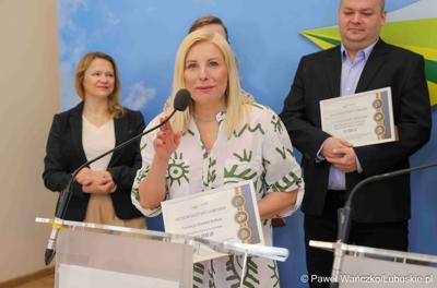 Uczestnicy konferencji prasowej dot. rozstrzygnięcia otwartego konkursu ofert na wsparcie w 2025 roku realizacji zadań publicznych Województwa Lubuskiego w obszarze promocji województwa, w zakresie kultury, sztuki, ochrony dóbr kultury i dziedzictwa narodowego. 