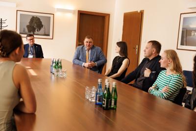 To już w tę sobotę o godz. 20.00 formacja SLAY reprezentująca Zieloną Górę wystąpi na żywo w półfinale „Mam Talent”. To ogromne wydarzenie dla Mega Dance. Dziewczyny, które zobaczymy na scenie, to  studentki Uniwersytetu Zielonogórskiego oraz licealistki z Zielonej Góry.  