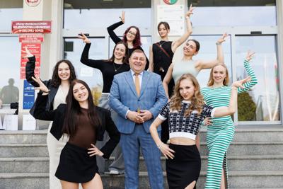 To już w tę sobotę o godz. 20.00 formacja SLAY reprezentująca Zieloną Górę wystąpi na żywo w półfinale „Mam Talent”. To ogromne wydarzenie dla Mega Dance. Dziewczyny, które zobaczymy na scenie, to  studentki Uniwersytetu Zielonogórskiego oraz licealistki z Zielonej Góry.  