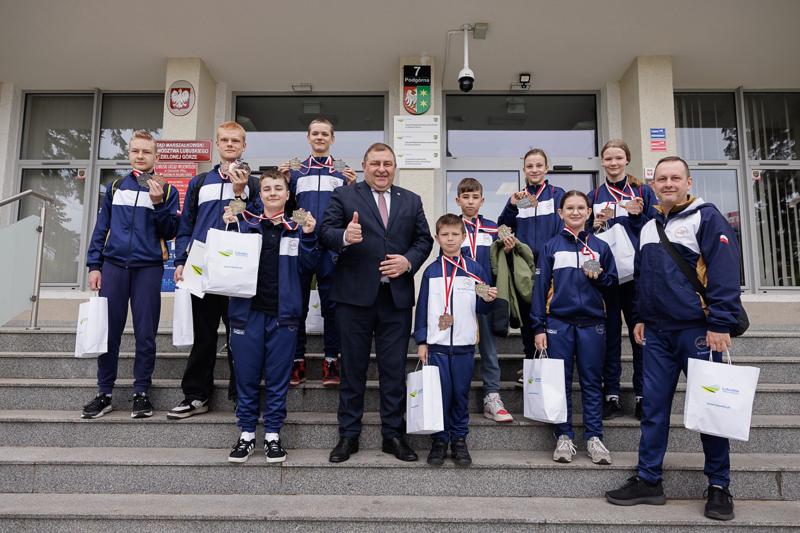Lubuscy mistrzowie karate z wizytą w Urzędzie Marszałkowskim