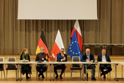 Zespoły zajęły się projektem komunikatu z okazji 25-lecia oświadczenia o współpracy Lubuskiego i Brandenburgii. 12 czerwca 2025 r. w Poczdamie podpiszą go marszałek województwa lubuskiego Marcin Jabłoński i premier Brandenburgii Dietmar Woidke.