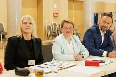Zespoły zajęły się projektem komunikatu z okazji 25-lecia oświadczenia o współpracy Lubuskiego i Brandenburgii. 12 czerwca 2025 r. w Poczdamie podpiszą go marszałek województwa lubuskiego Marcin Jabłoński i premier Brandenburgii Dietmar Woidke.