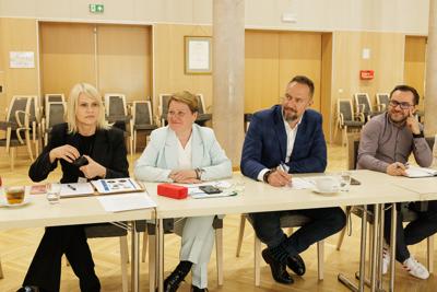 Zespoły zajęły się projektem komunikatu z okazji 25-lecia oświadczenia o współpracy Lubuskiego i Brandenburgii. 12 czerwca 2025 r. w Poczdamie podpiszą go marszałek województwa lubuskiego Marcin Jabłoński i premier Brandenburgii Dietmar Woidke.