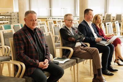 Zespoły zajęły się projektem komunikatu z okazji 25-lecia oświadczenia o współpracy Lubuskiego i Brandenburgii. 12 czerwca 2025 r. w Poczdamie podpiszą go marszałek województwa lubuskiego Marcin Jabłoński i premier Brandenburgii Dietmar Woidke.