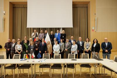 Zespoły zajęły się projektem komunikatu z okazji 25-lecia oświadczenia o współpracy Lubuskiego i Brandenburgii. 12 czerwca 2025 r. w Poczdamie podpiszą go marszałek województwa lubuskiego Marcin Jabłoński i premier Brandenburgii Dietmar Woidke.