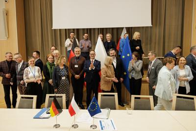Zespoły zajęły się projektem komunikatu z okazji 25-lecia oświadczenia o współpracy Lubuskiego i Brandenburgii. 12 czerwca 2025 r. w Poczdamie podpiszą go marszałek województwa lubuskiego Marcin Jabłoński i premier Brandenburgii Dietmar Woidke.