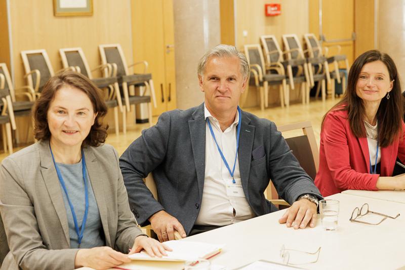 Zespoły zajęły się projektem komunikatu z okazji 25-lecia oświadczenia o współpracy Lubuskiego i Brandenburgii. 12 czerwca 2025 r. w Poczdamie podpiszą go marszałek województwa lubuskiego Marcin Jabłoński i premier Brandenburgii Dietmar Woidke.