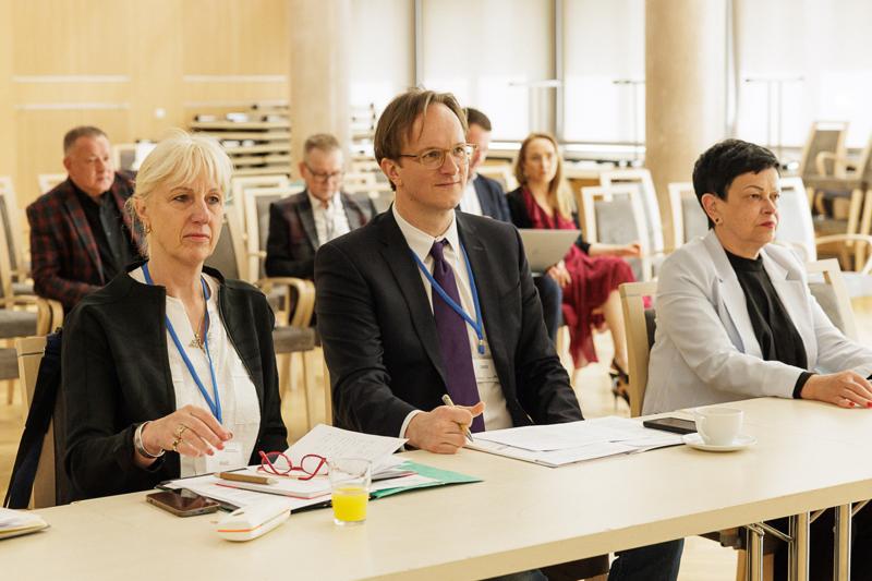 Zespoły zajęły się projektem komunikatu z okazji 25-lecia oświadczenia o współpracy Lubuskiego i Brandenburgii. 12 czerwca 2025 r. w Poczdamie podpiszą go marszałek województwa lubuskiego Marcin Jabłoński i premier Brandenburgii Dietmar Woidke.