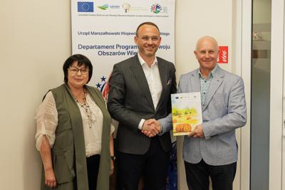 28 kwietnia 2025 r. w Departamencie Programów Rozwoju Obszarów Wiejskich UMWL Zbigniew Kołodziej – Członek Zarządu Województwa Lubuskiego podpisał umowy o przyznaniu pomocy na operacje typ „Gospodarka wodno-ściekowa” objętego Programem Rozwoju Obszarów Wiejskich na lata 2014–2020