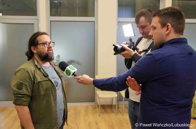 Bartłomiej Gruszka z Fundacji Tłocznia udziale wywiadu mediom
